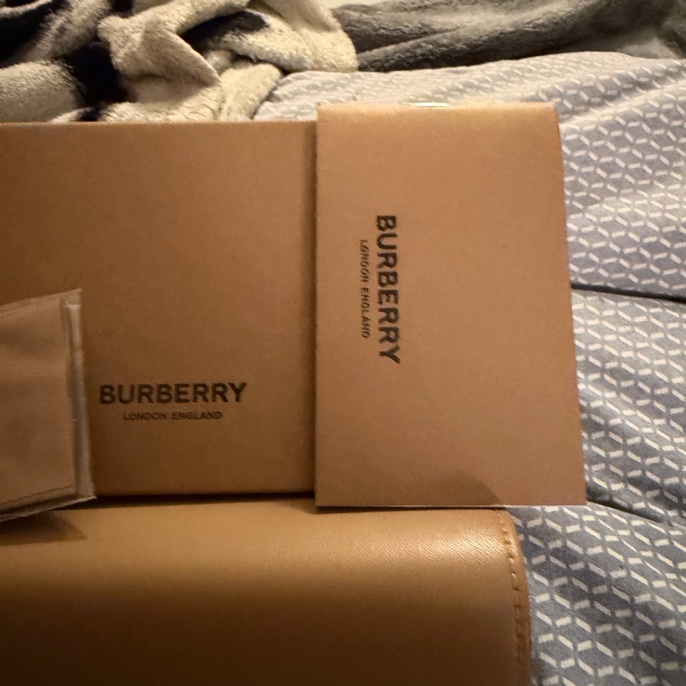 Burberry Sunglasses - Brand New in Box. - Picture 4 of 13